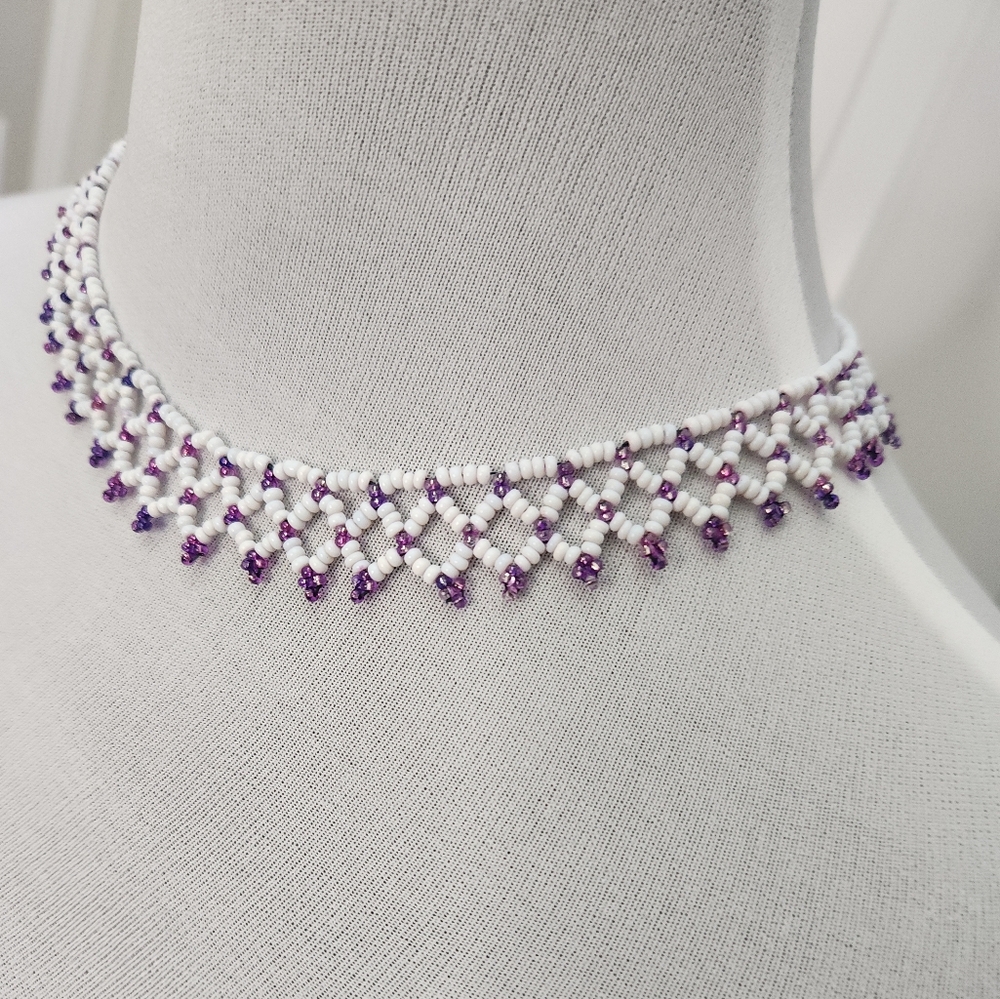 Vintageโ Purple and White Glass Beaded Necklace Snap Closure